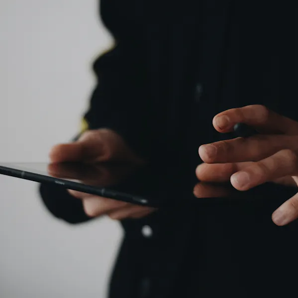 device in der hand