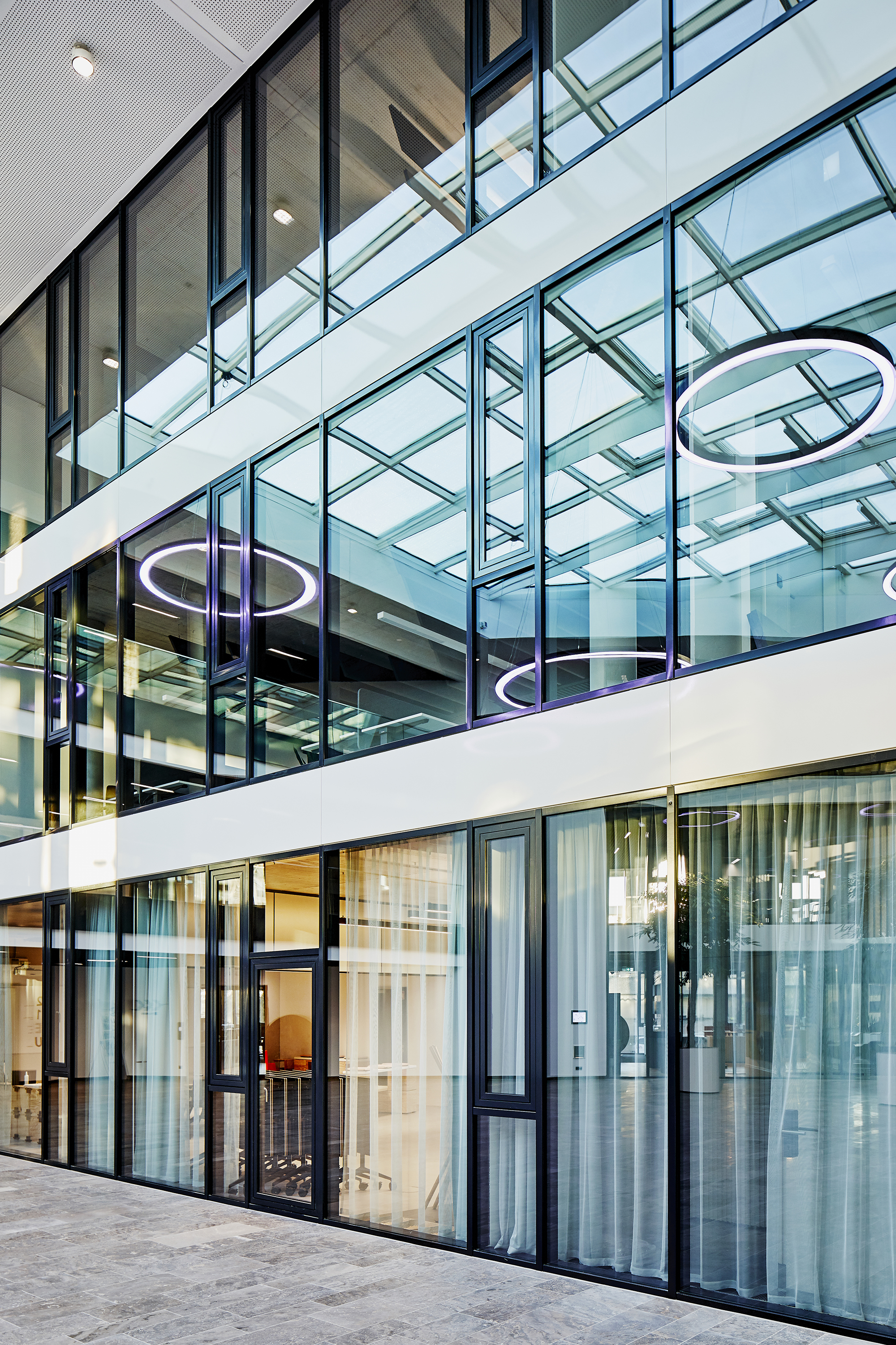 899x506_headquarter_career_7