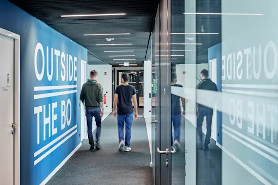 750x398_headquarter_people_career_3