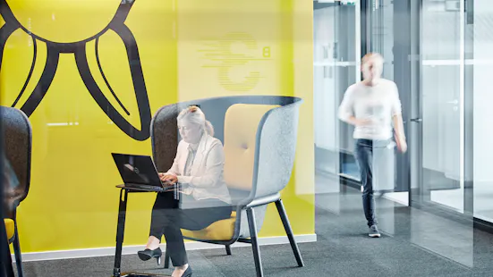 headquarter_people_16_558x314