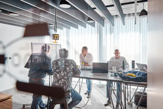 headquarter_people_15_750x398