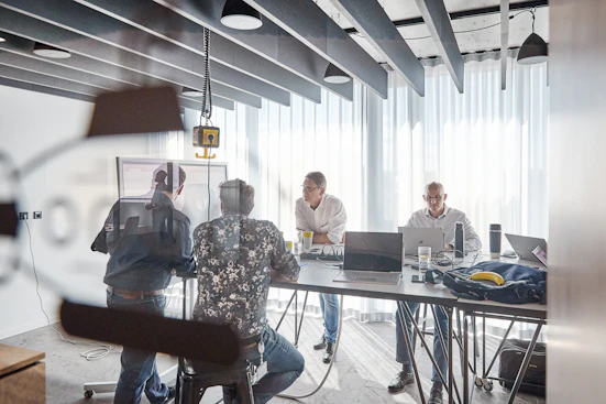 headquarter_people_17_356x200