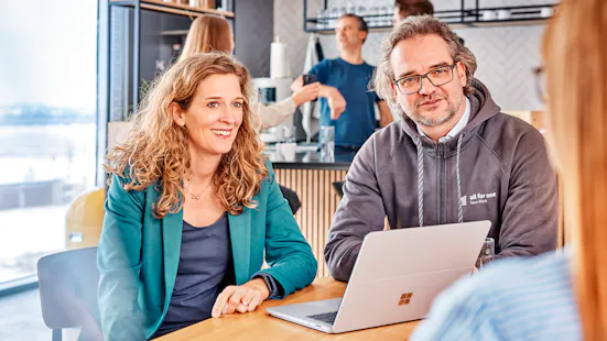 headquarter_people_75_558x314