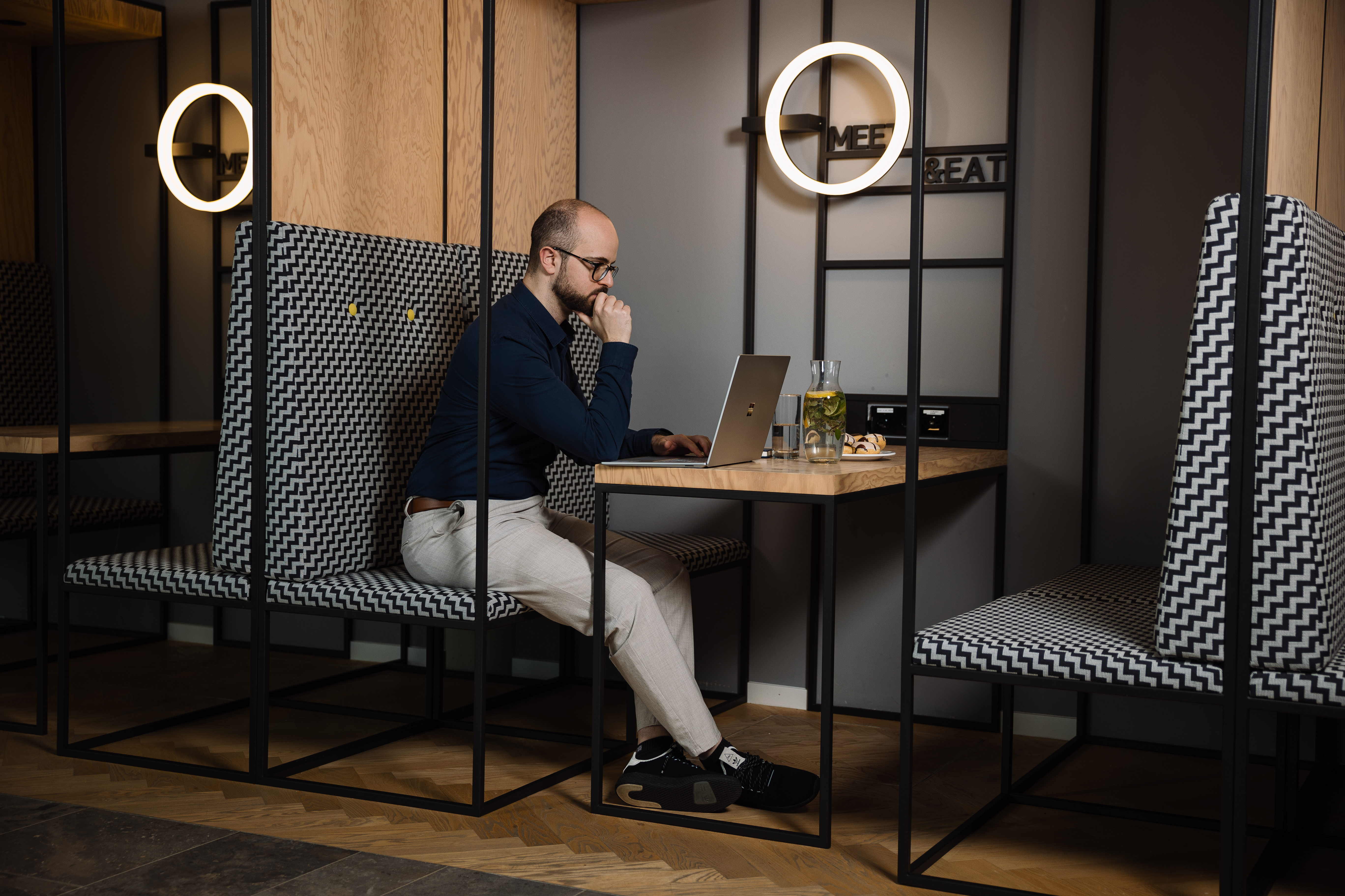 Man informs himself about financial forecasting on his laptop.