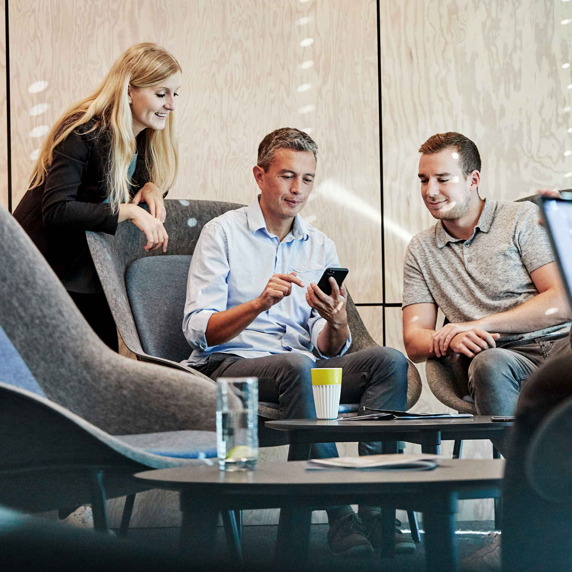 1900x1900_headquarter_people_career_9