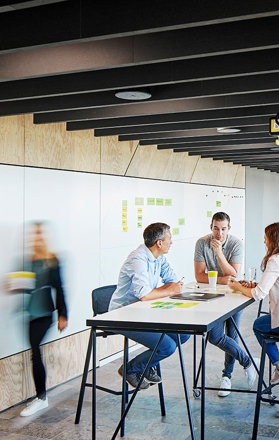 headquarter_people_17_558x879