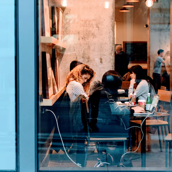 people_19_1920x540