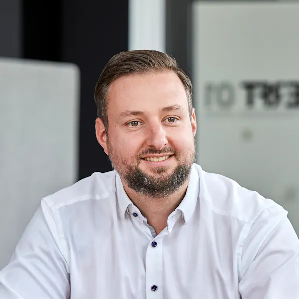 Headerbild mit Max Görner, Executive Director bei Allfoye