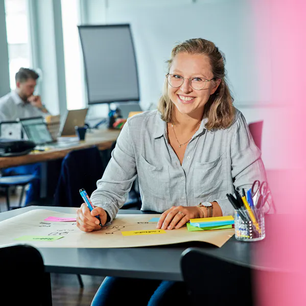 Portrait von Nora Zallmann bei der Allfoye Managementberatung