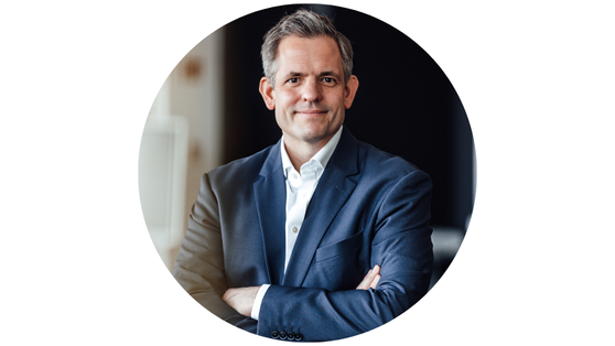 Portraitfoto von Dr. Thomas M. Fischer. Er ist Speaker auf dem Sustainability Day 2025.